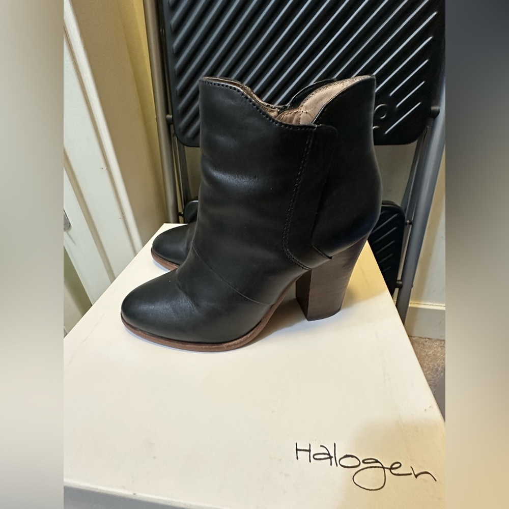 Halogen Black Leather Bootie